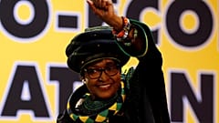 Nelson Mandela'nın eski eşi Winnie Mandela hayatını kaybetti