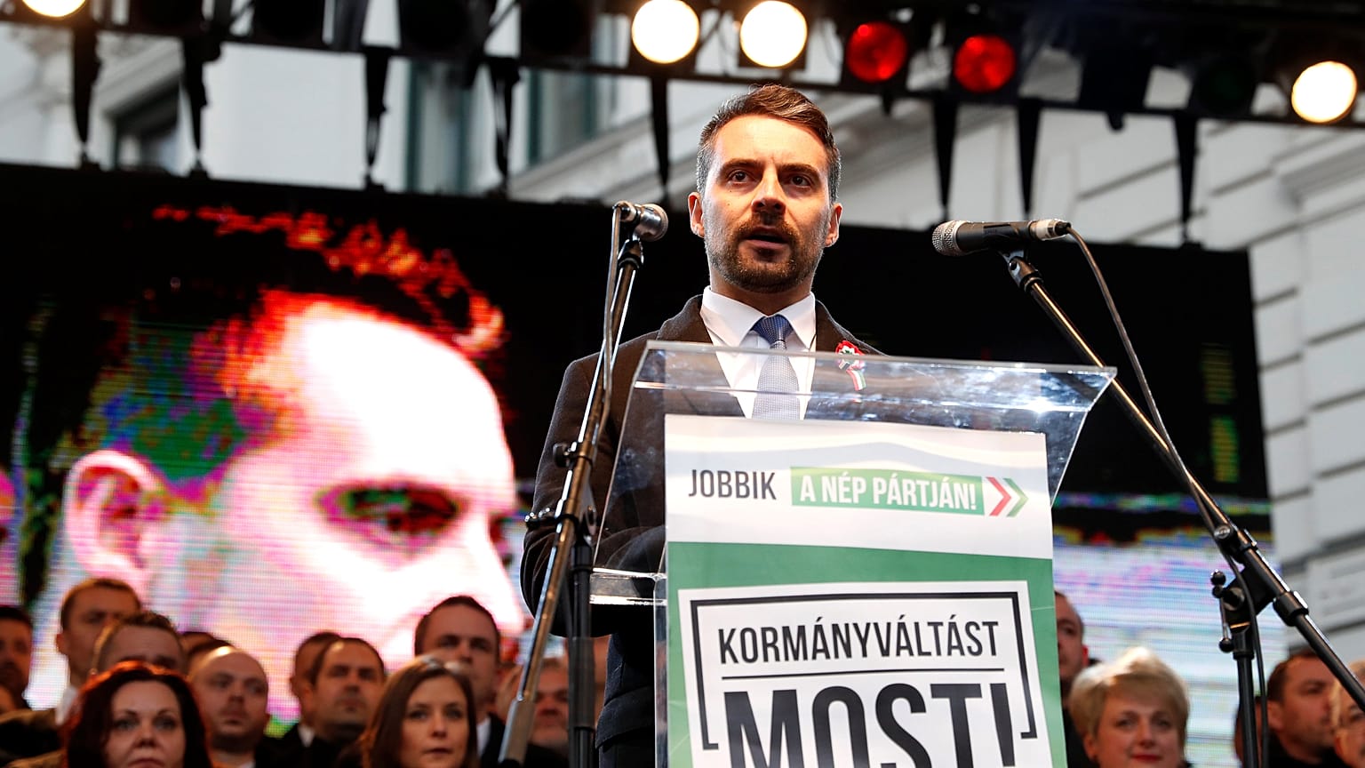AB, mülteci ve anti-İslam propagandası arasında Macaristan seçimleri