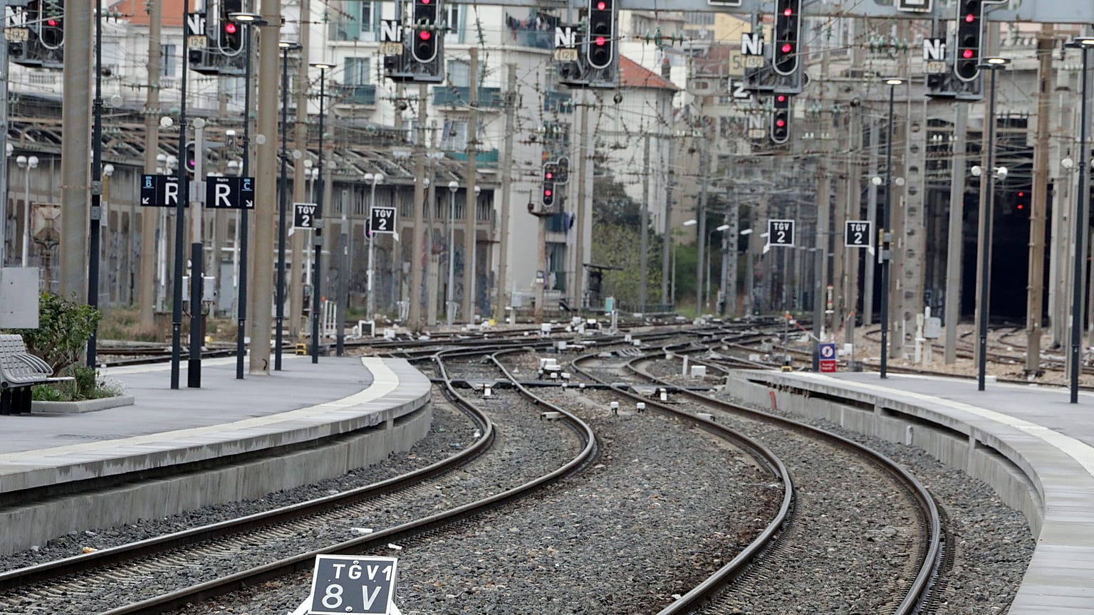Comboios parados por greve a repetição contra reforma do setor