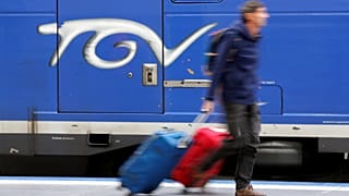 Χάος στη Γαλλία από την απεργία στους σιδηροδρόμους 