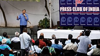 India, retromarcia sulle fake news