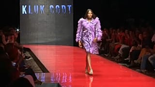 Νιγηρία: Πασαρέλα με Ναόμι Κάμπελ και μόδα plus size