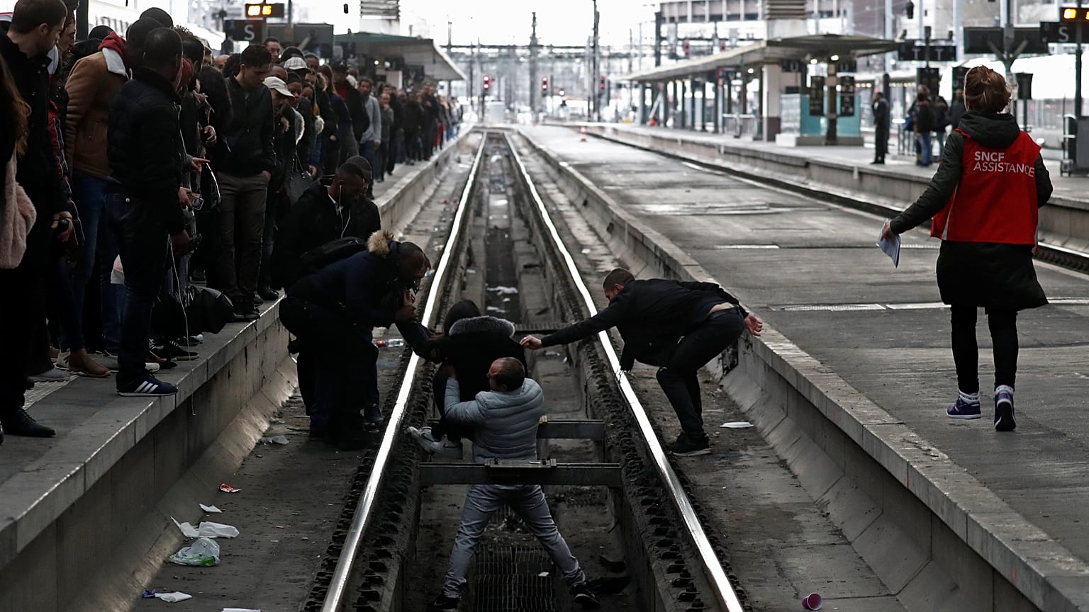La France en grève, déjà sur les nerfs