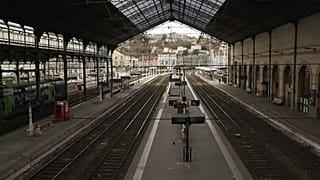 Terça-feira negra em França: estações desertas em Lyon