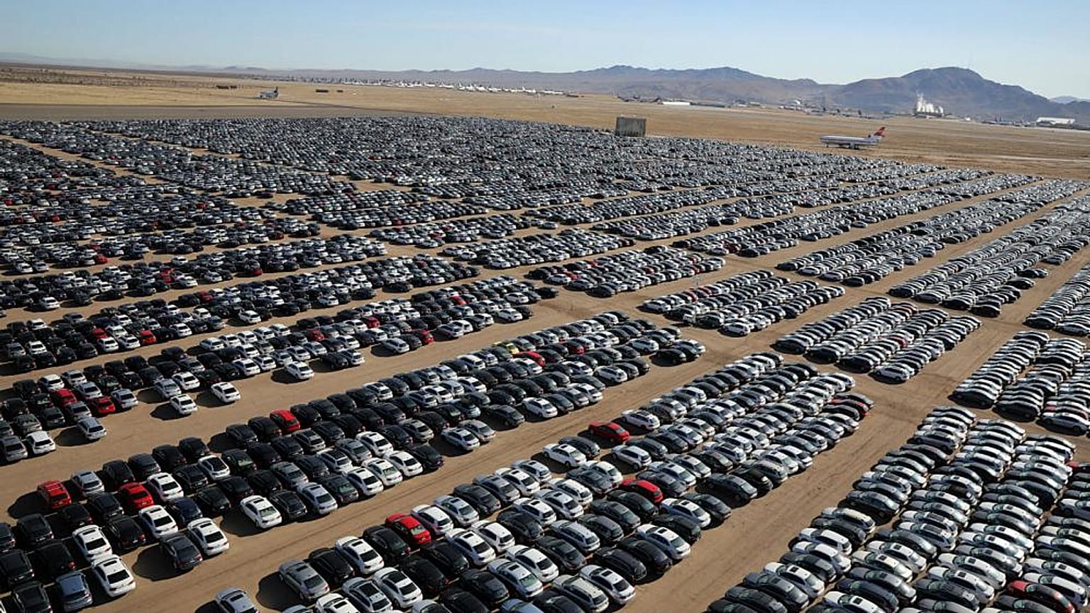 Kaliforniya çöllerinde Volkswagen'in 'dizel mezarlığı'