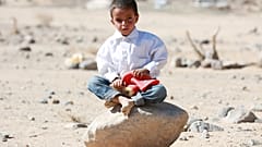 طفل يمني في مخيم