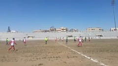 Match de foot historique dans le stade de Raqqa 