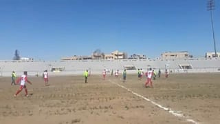 Match de foot historique dans le stade de Raqqa 