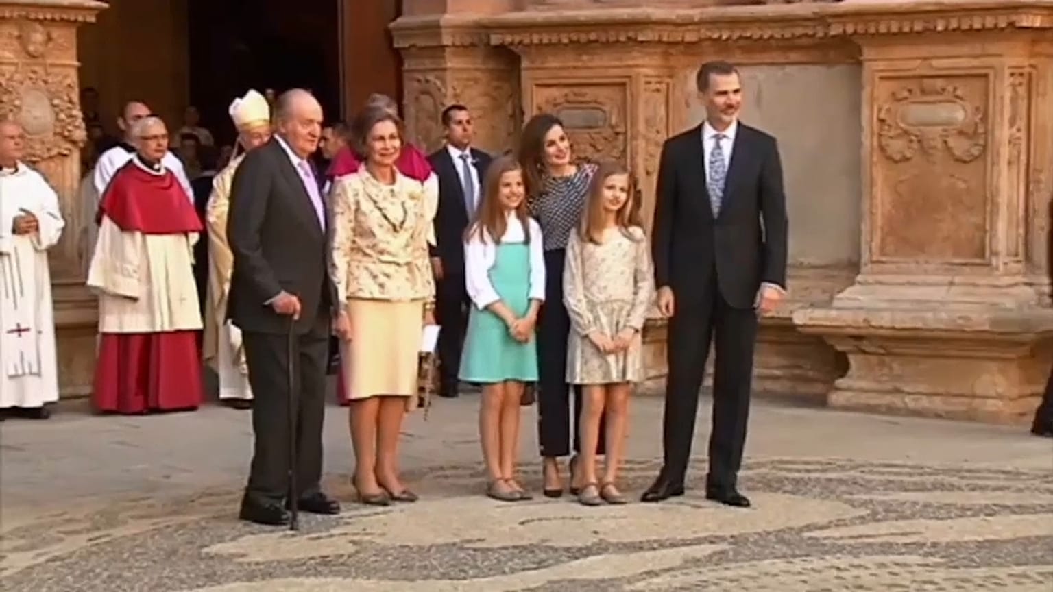 Una idílica foto de la familia real rota en pedazos