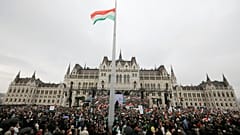 Elections hongroises : "l'illibéral" Orbán en position de force