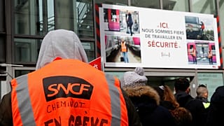 دومین روز اعتصاب کارگران راه آهن فرانسه؛ دولت ماکرون کوتاه نمی‌آید