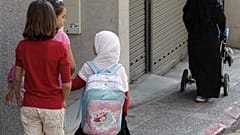 Avusturya ana ve ilkokullarda başörtüsünü yasaklamaya hazırlanıyor