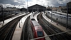 قطار TGV الفرنسي السريع في إحدى محطات العاصمة باريس