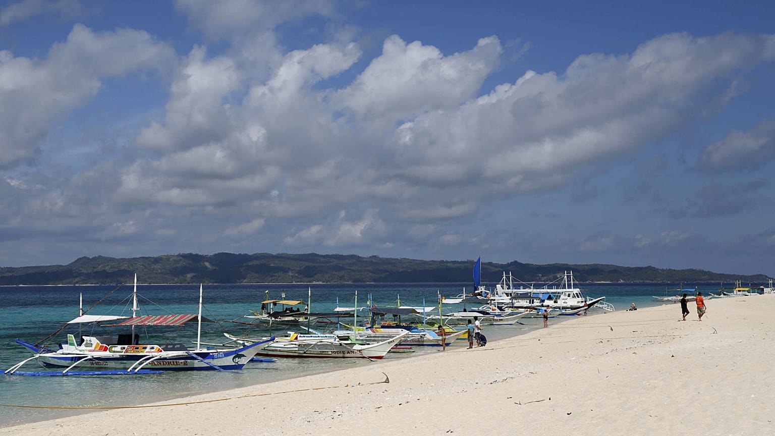 Poluição leva ao encerramento temporário da Ilha de Boracay