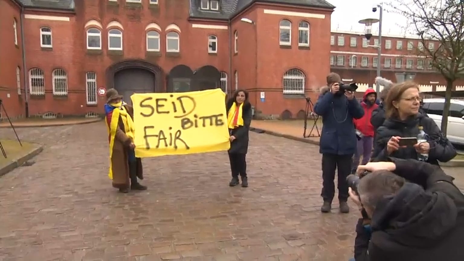 Carles Puigdemont sale de prisión