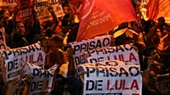 Lula mellett brazil fémipari dolgozók tüntetnek