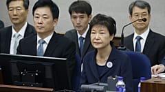 Börtönbüntetésre ítélték a volt dél-koreai elnököt