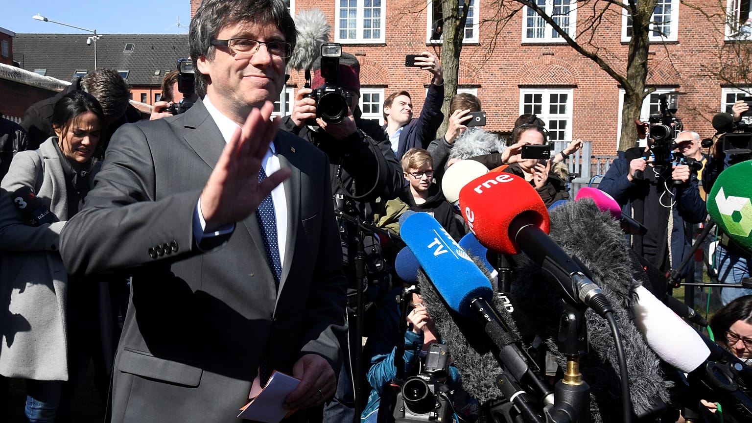 Carles Puigdemont obrigado a permanecer na Alemanha