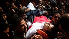Israeli-Gaza protests: Palestinian journalist killed by Israeli fire