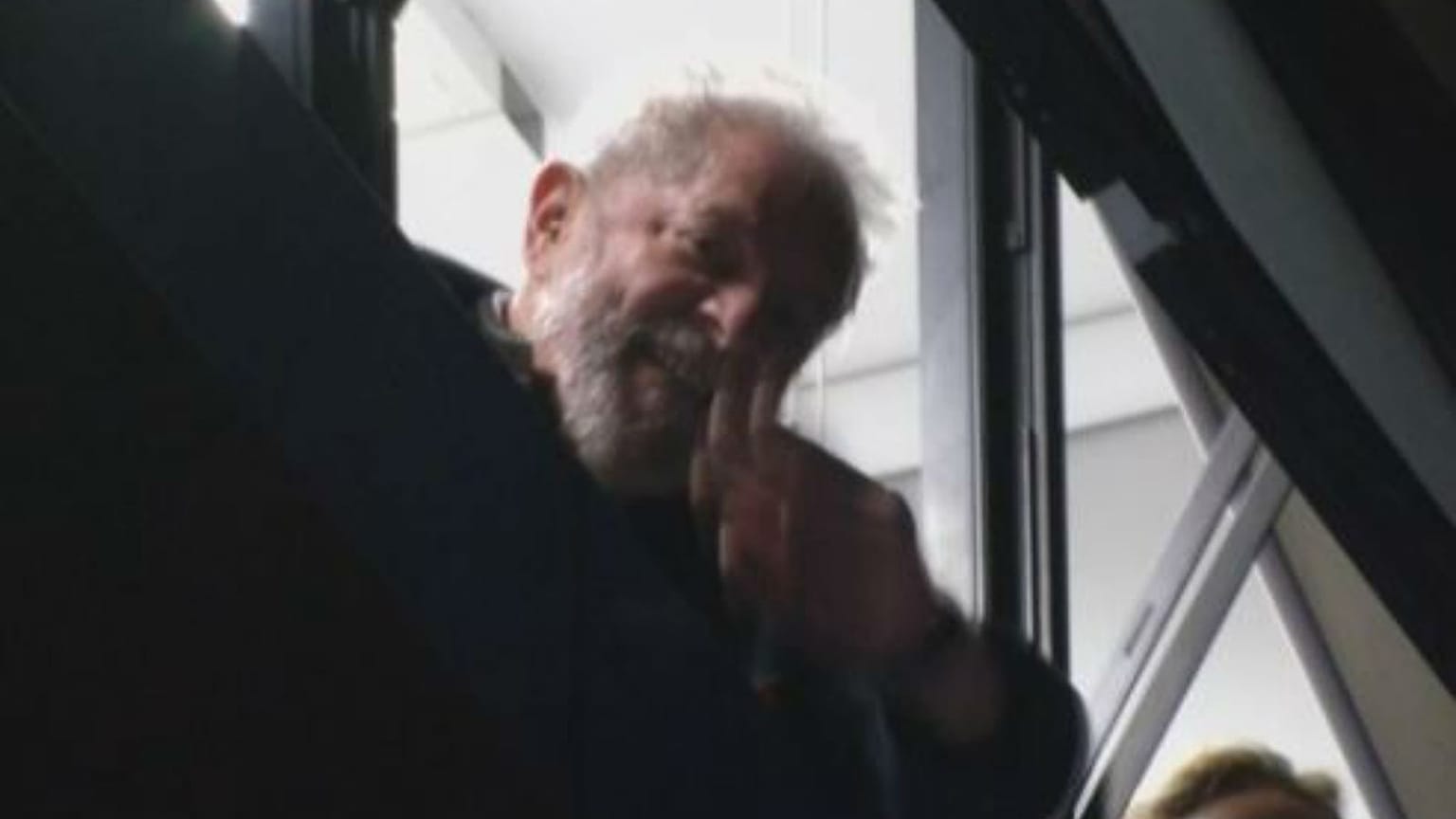 Brazil: Lula 'negotiating surrender' to police to serve jail sentence