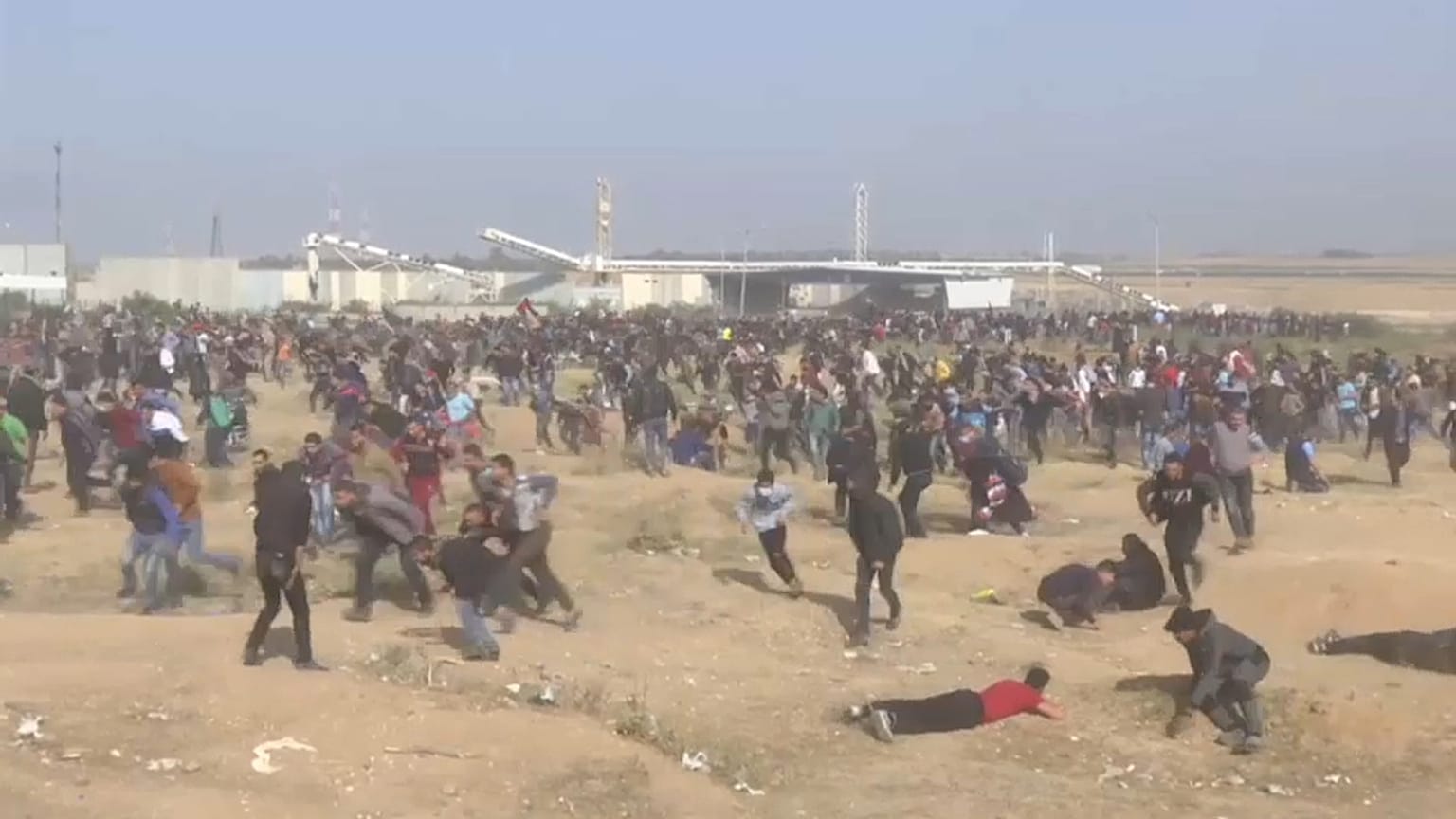 Scontri al confine israeliano: 29 palestinesi uccisi, anche un giornalista