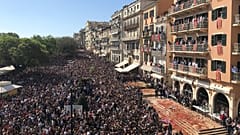 Κέρκυρα: Οι «μπότηδες» έδωσαν το σύνθημα της πρώτης Ανάστασης