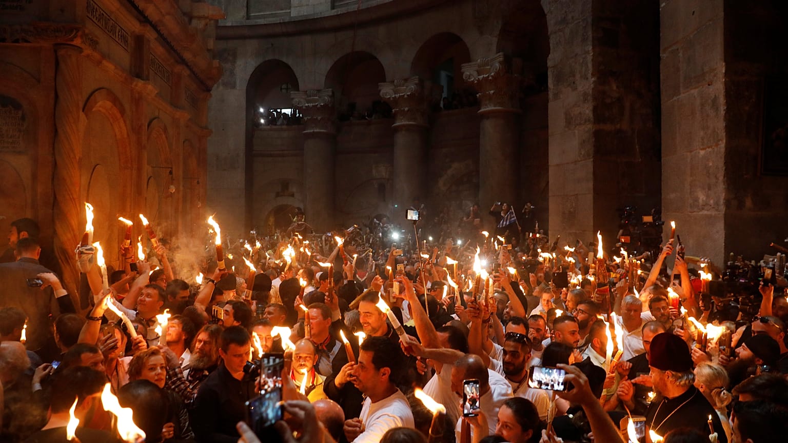Η Αφή του Αγίου Φωτός στον Ιερό Ναό της Αναστάσεως