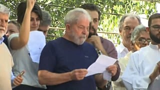 Lula anuncia que vai cumprir mandado de prisão