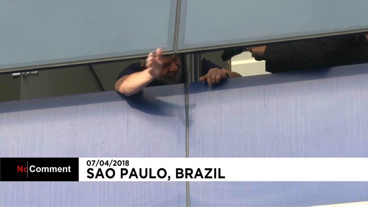 Brasile, Lula si è consegnato alla polizia. Prima notte in carcere