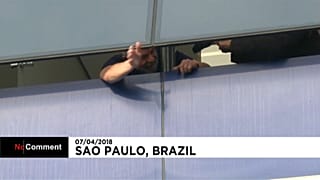 Brasile, Lula si è consegnato alla polizia. Prima notte in carcere