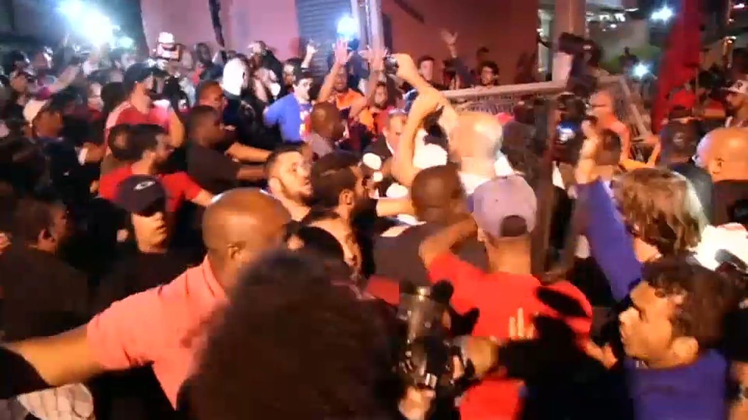 Thousands attempt to block Brazil's ex-president Lula starting jail term