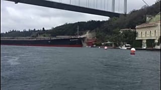 İstanbul Boğazı'nda kaza: Yalıda hasar oluştu