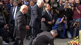 German interior minister pays respects at scene of Muenster attack