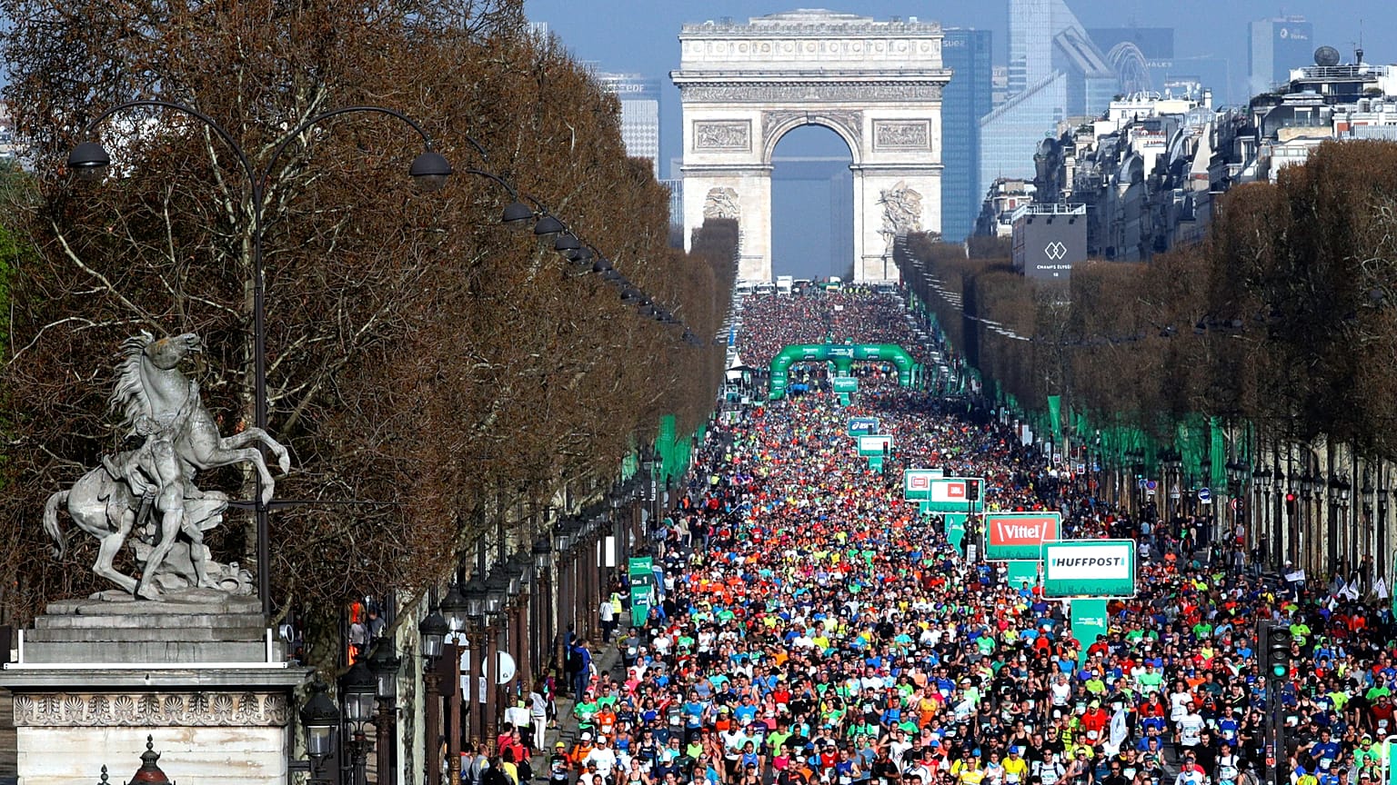 Paris Maratonu'nda yine Kenyalı Lonyangata birinci