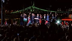 Виктор Орбан празднует победу