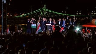 Виктор Орбан празднует победу