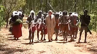 أمير ويلز تشارلز في مركز للفن الأصلي في أستراليا