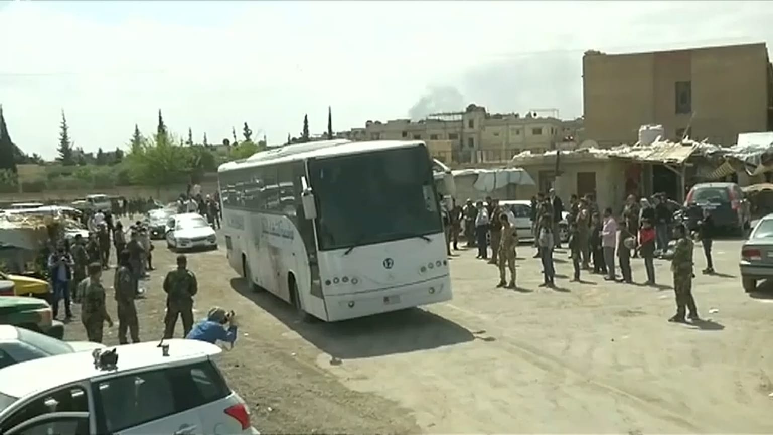 Syrien: Rebellen und Zivilisten beginnen Abzug aus Duma