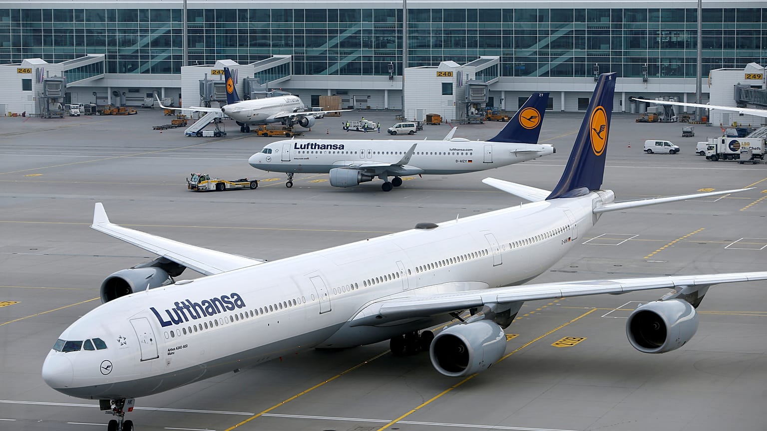 Streiks in Deutschland: Allein Lufthansa streicht 800 Flüge