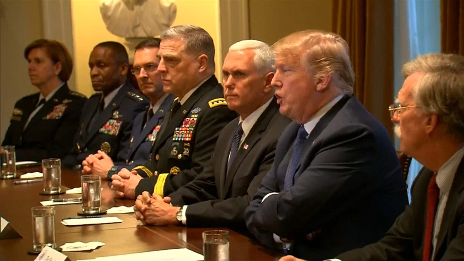 Trump promete una respuesta "contundente" por el ataque químico en Duma