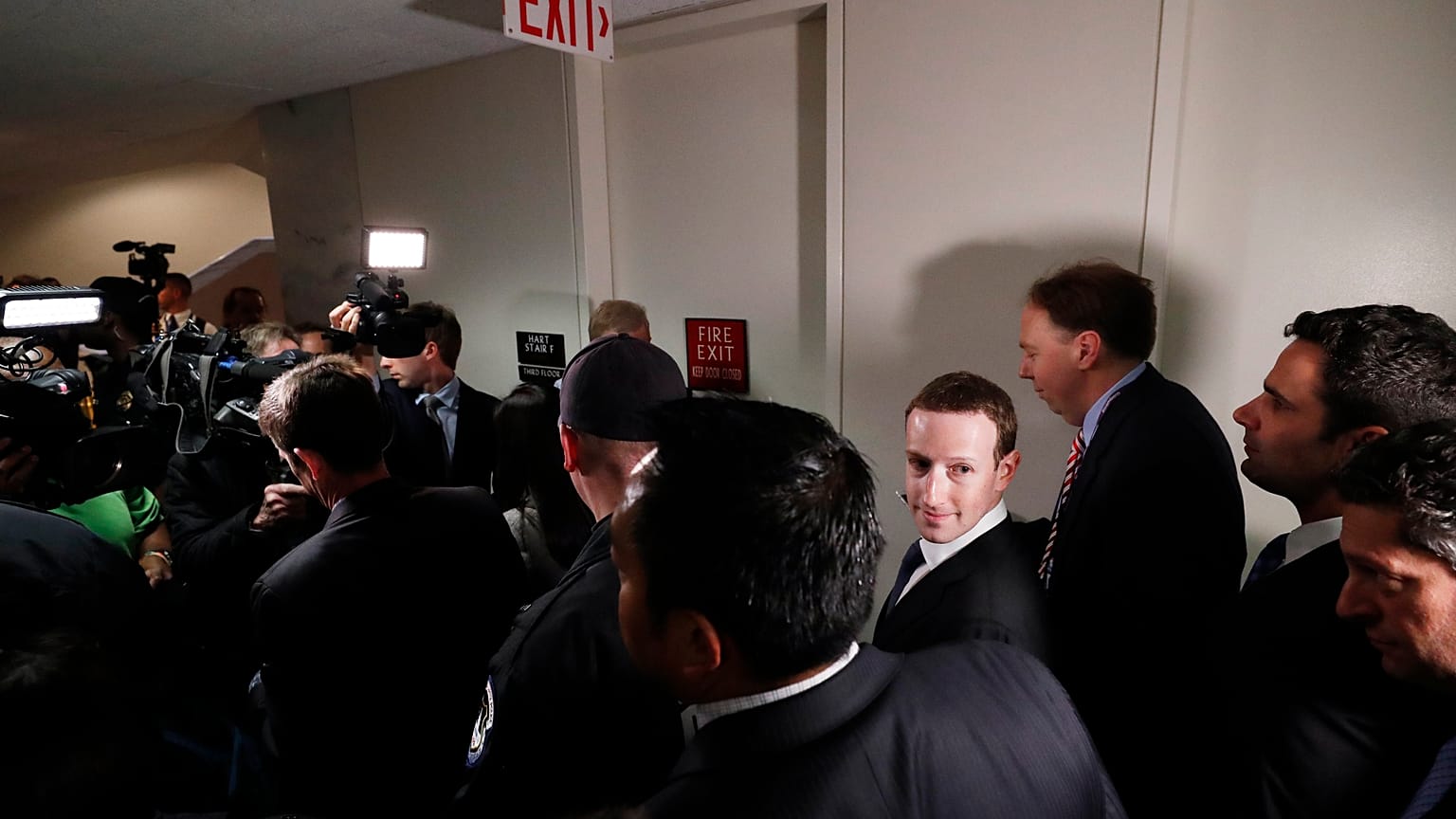 Facebook : Mark Zuckerberg sur le grill des parlementaires
