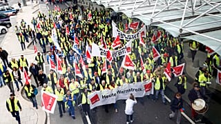 Airport workers strike in Frankfurt