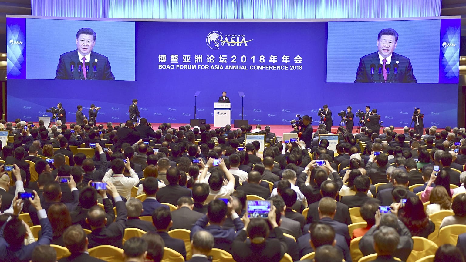 Xi Jinping promete "nova fase de abertura" comercial