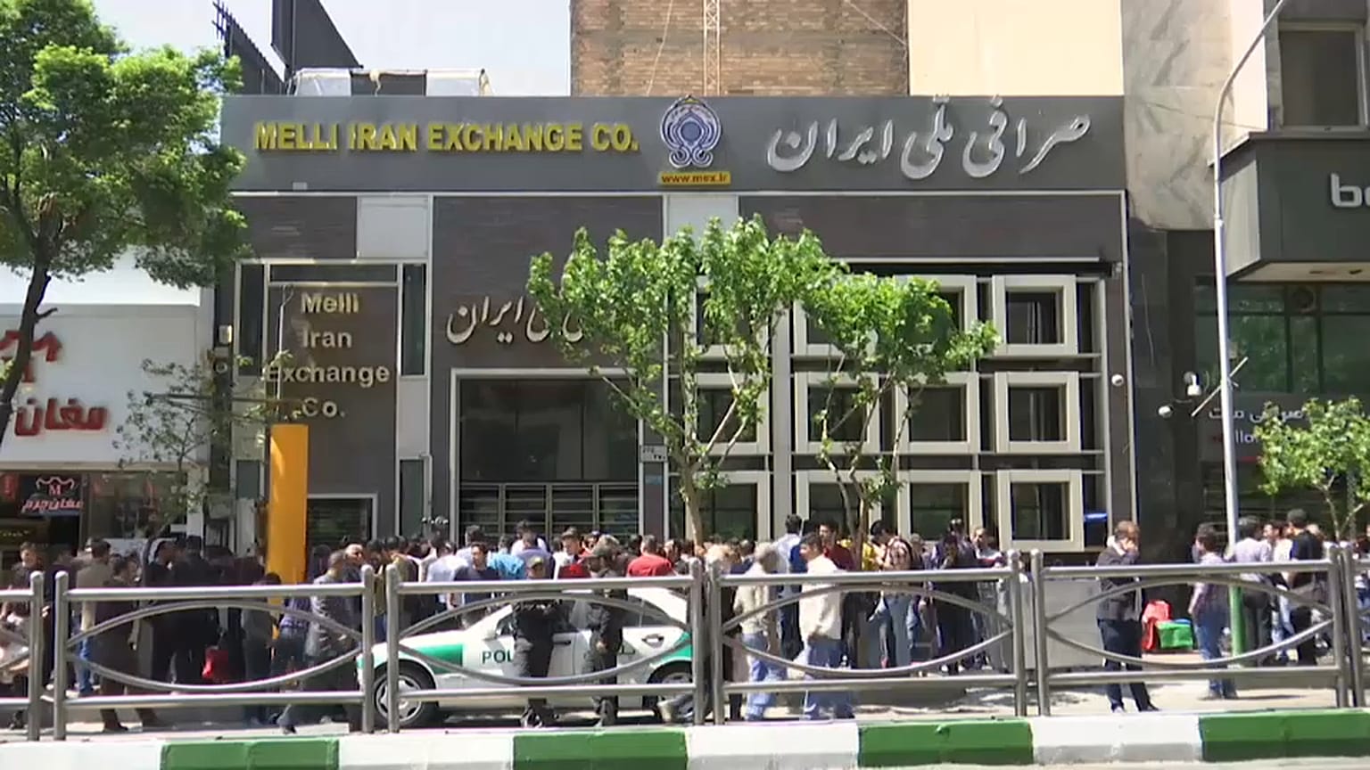 ادامه التهاب بازار ارز؛ دلار نه بر پیشخوان صرافی نه در دست متقاضی