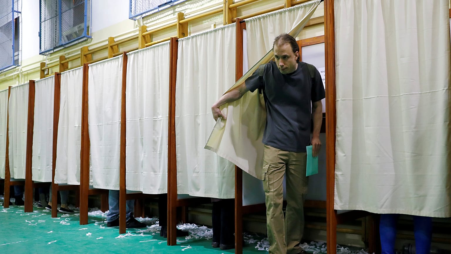 Hungary should ‘close the door’ on its fake party corruption problem