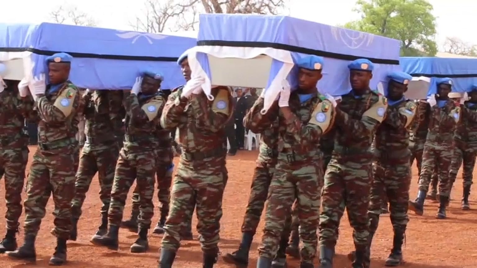 Mali : hommage aux derniers casques bleus tombés