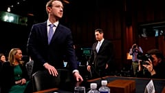 Facebook: Η Γουόλ Στριτ «ψήφισε» Ζάκερμπεργκ