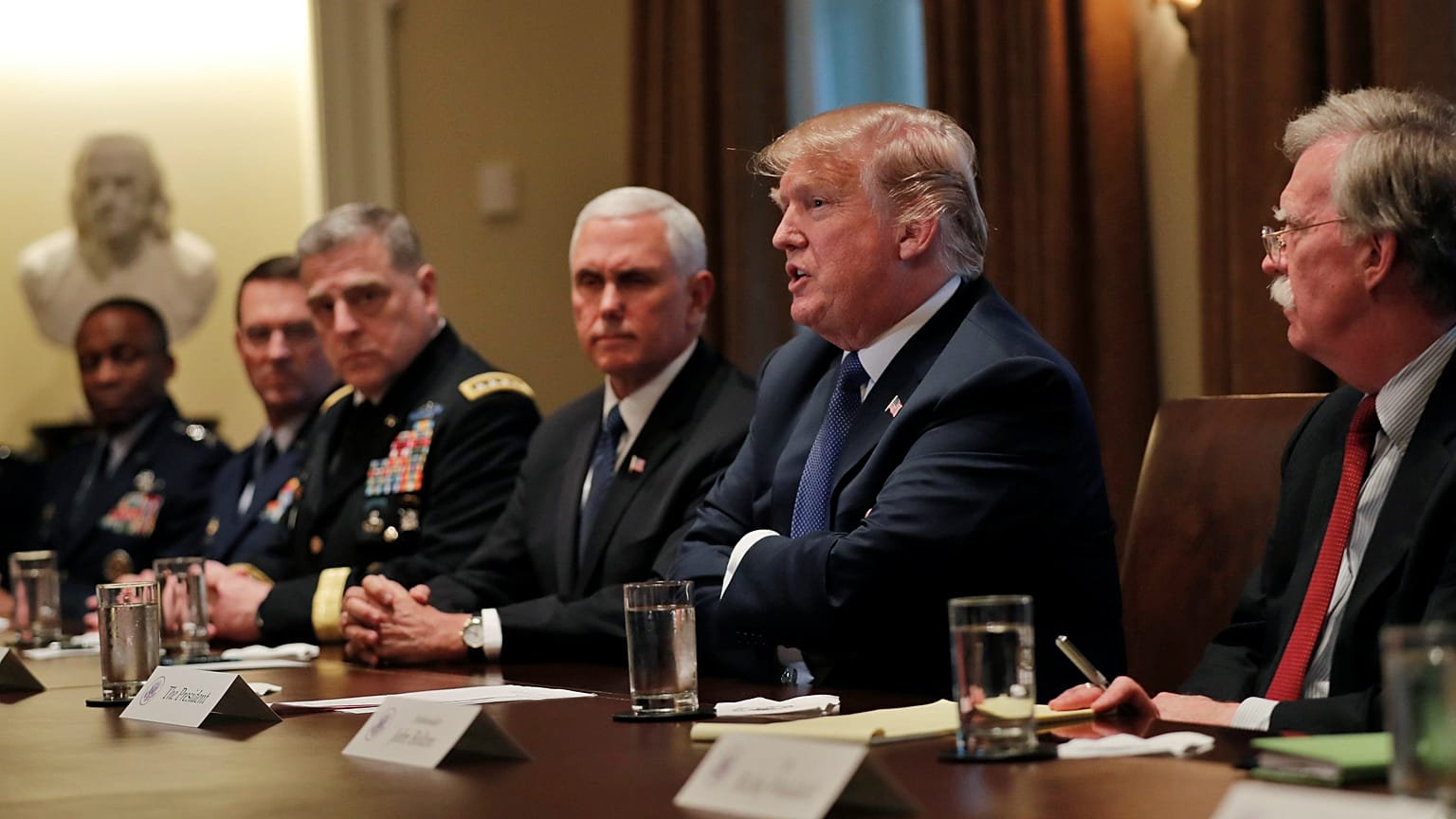Trump Suriye'deki seçenekleri tartıyor