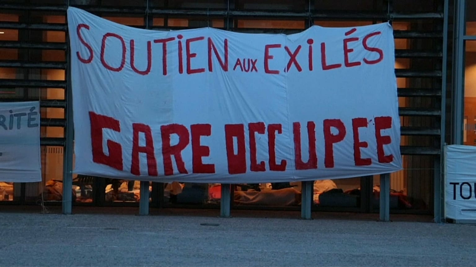 Migrants : une gare française évacuée par les CRS