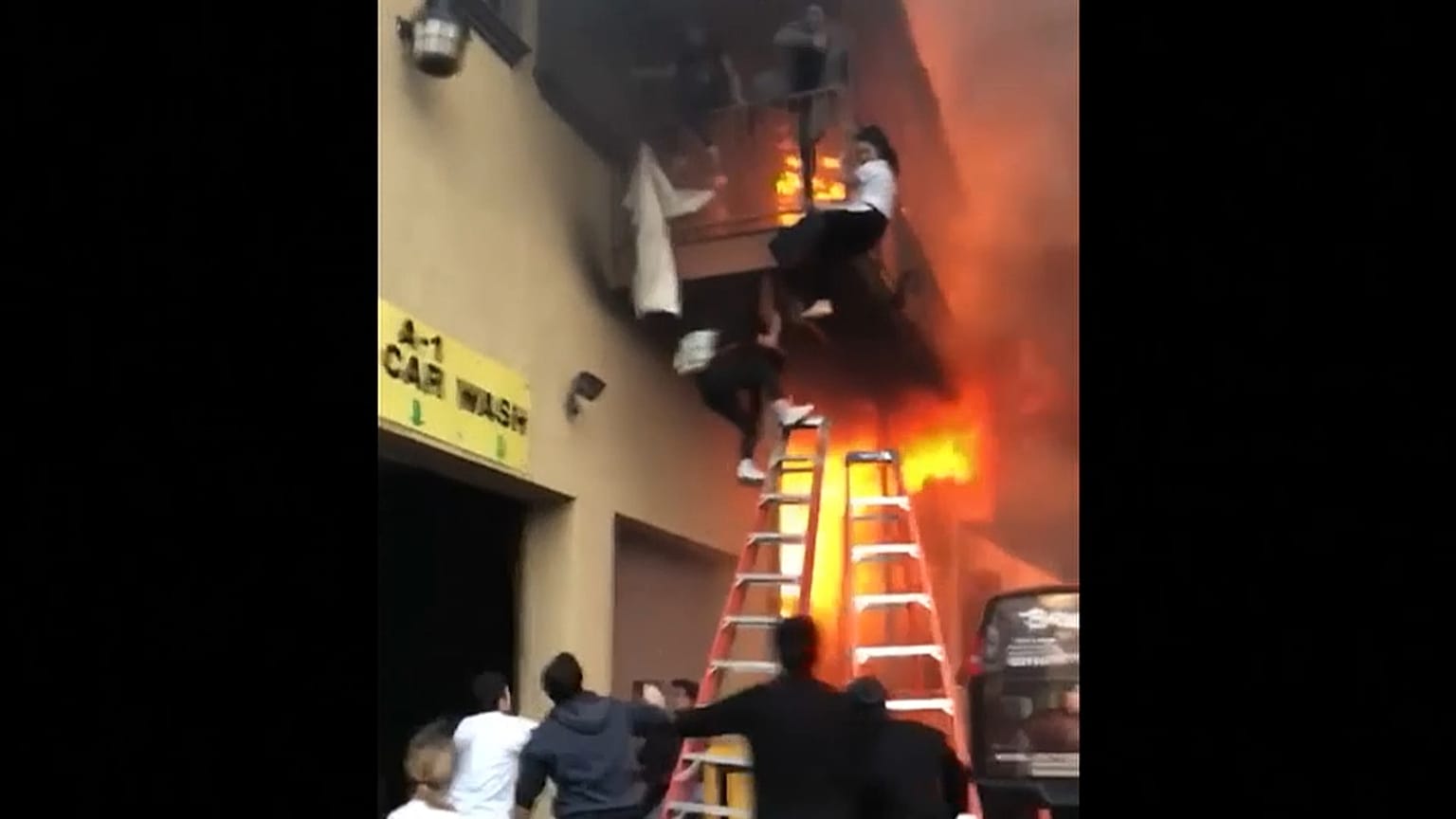 USA: Kinder retten sich vor Feuer mit Sprung vom ¨Balkon